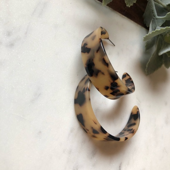 The Mia - Blonde Tortoise Shell Chunky Hoop - Picture 2 of 6